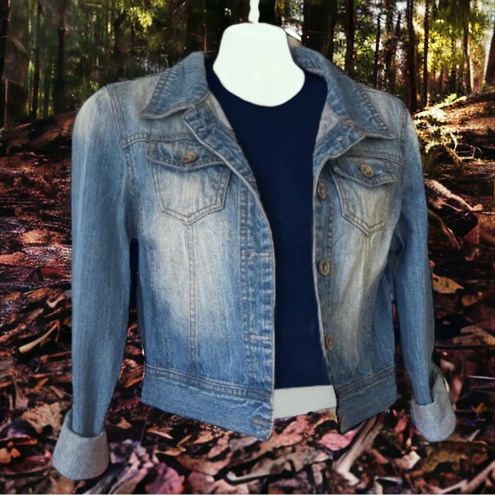 🔥SALE🔥 Adorable and versatile Highway Jeans cropped DENIM JACKET.  Size S - Picture 13 of 13
